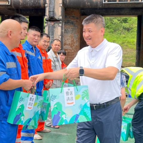 任川一行到集海公司看望慰问一线职工