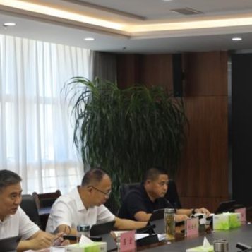 重庆港党委召开2025年第10次理论学习中心组学习会