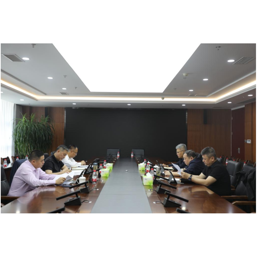 重庆港党委召开2025年第6次理论学习中心组学习会暨深入贯彻中央八项规定精神学习教育第4期读书班