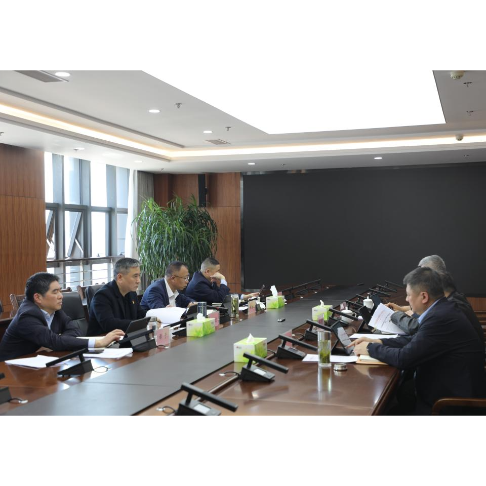 重庆港召开2025年第4次党委理论学习中心组学习会暨深入贯彻中央八项规定精神学习教育第1期读书班