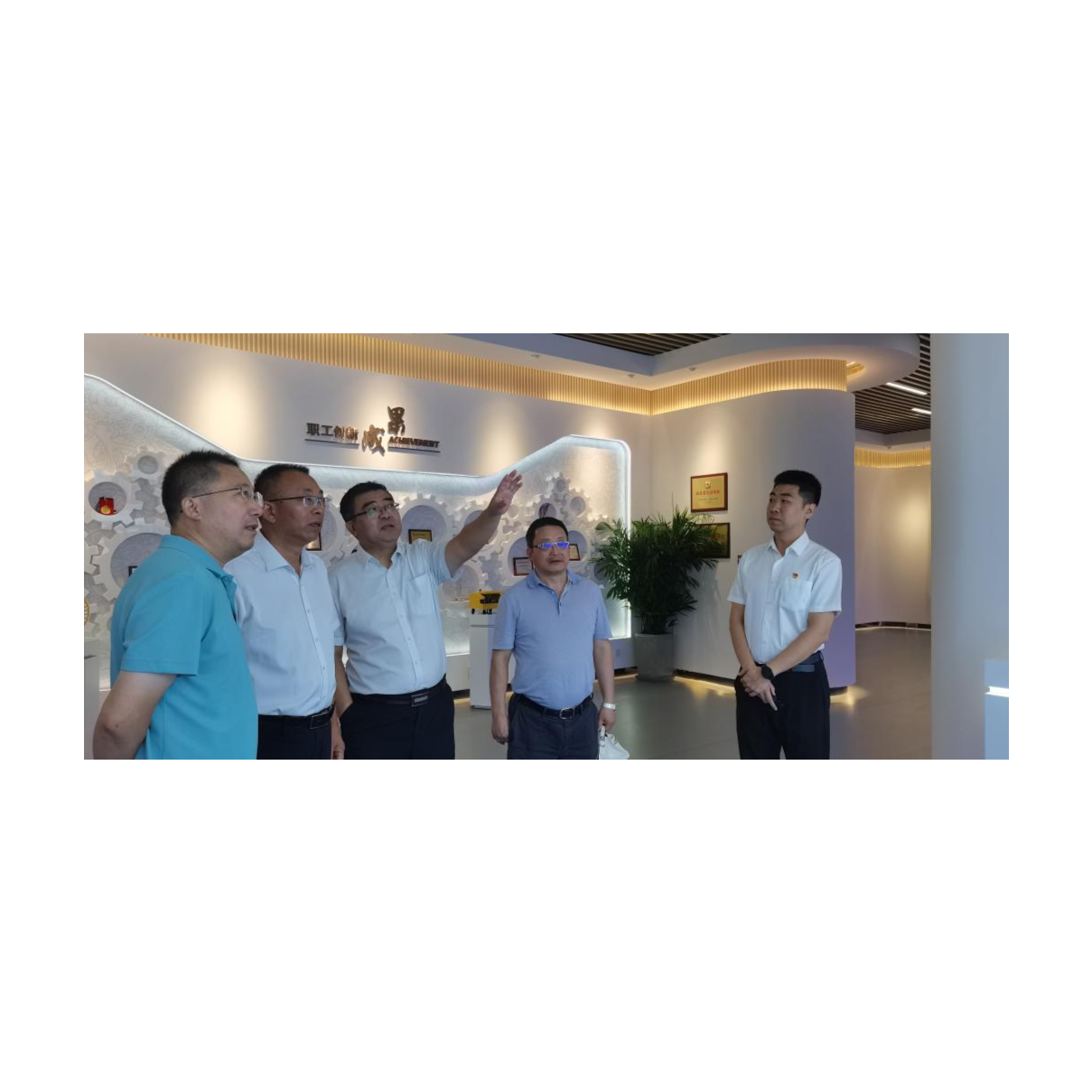 刘世斌带队考察河北港口集团