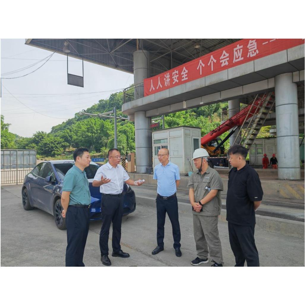 刘世斌到涪陵港现场调研