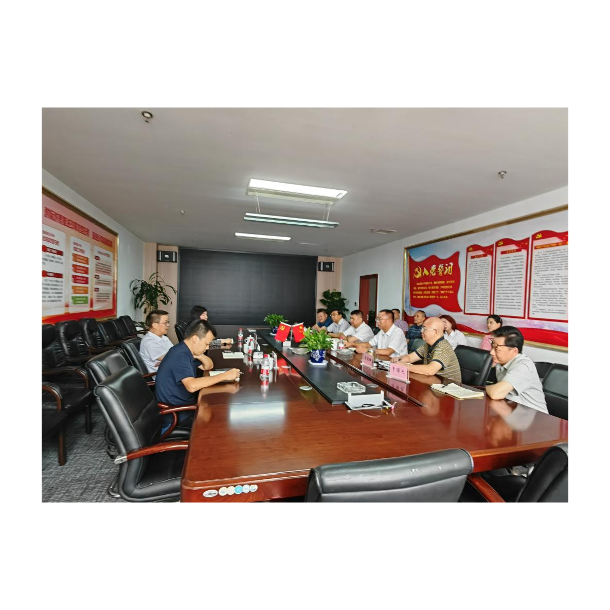 曾勇一行到重庆港久久物流公司调研指导工作