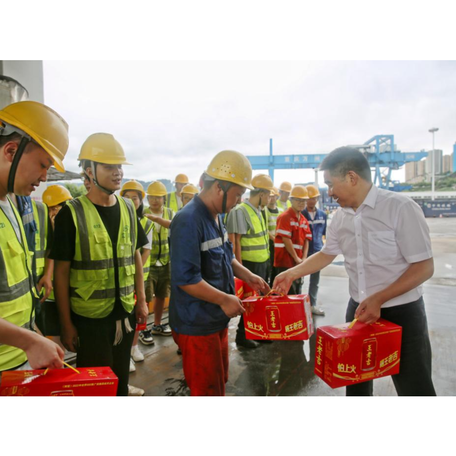 夏日送清凉 慰问暖人心——谭于到港九万州公司开展高温慰问