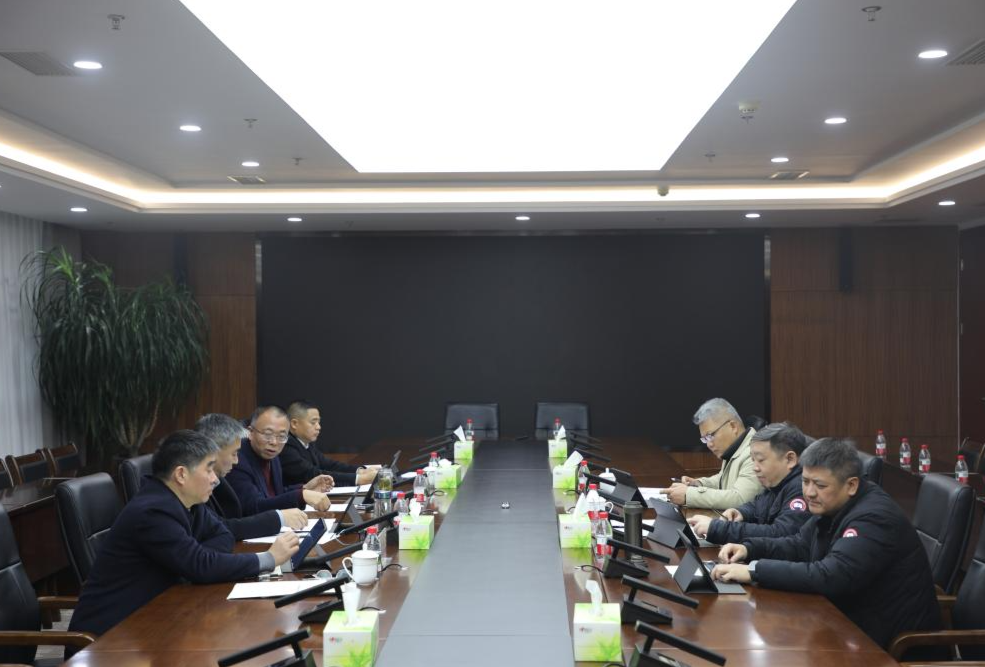 重庆港党委召开2026年第2次理论学习中心组学习会暨2025年度民主生活会会前集体学习研讨